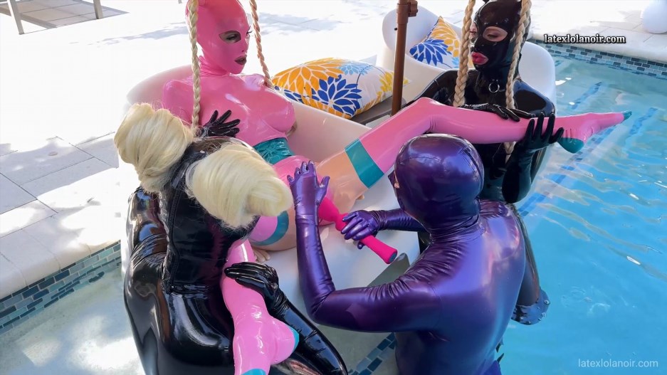 LatexLolaNoir - Poolside Perverts